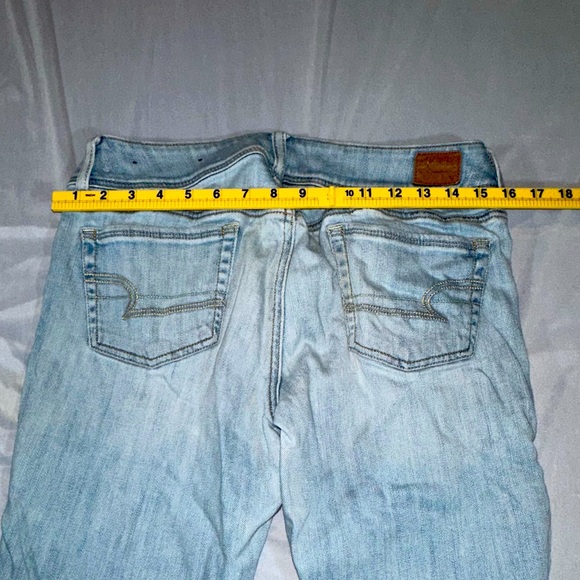 American Eagle • Destroyed Light Wash Skinny Jeans • Size 8 - Picture 6 of 8